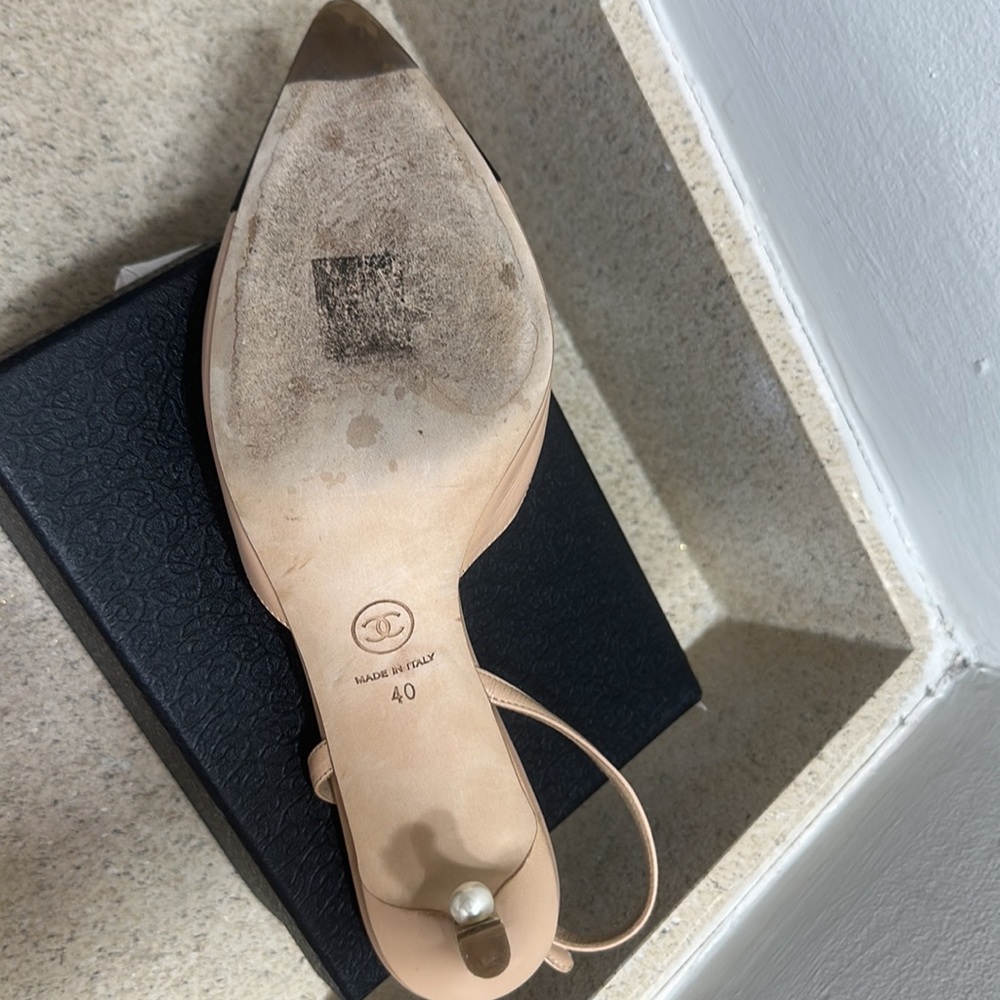 Chanel beige and black sandal - Picture 6 of 6
